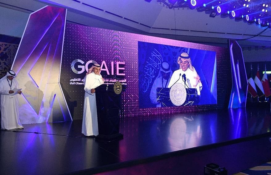 نائب وزير التعليم يُكَرّم 30 طالبًا في هاكثون الذكاء الاصطناعي