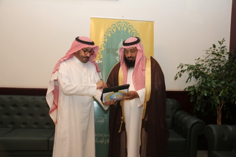 محافظ القريات يطلق فعاليات حملة ( عليكم بسنتي ) التوعوية لهيئة الأمر بالمعروف 