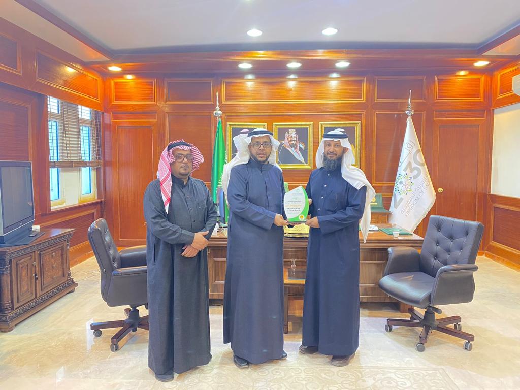 بيئة الشمال تكرم النحال وديع إليامي. 