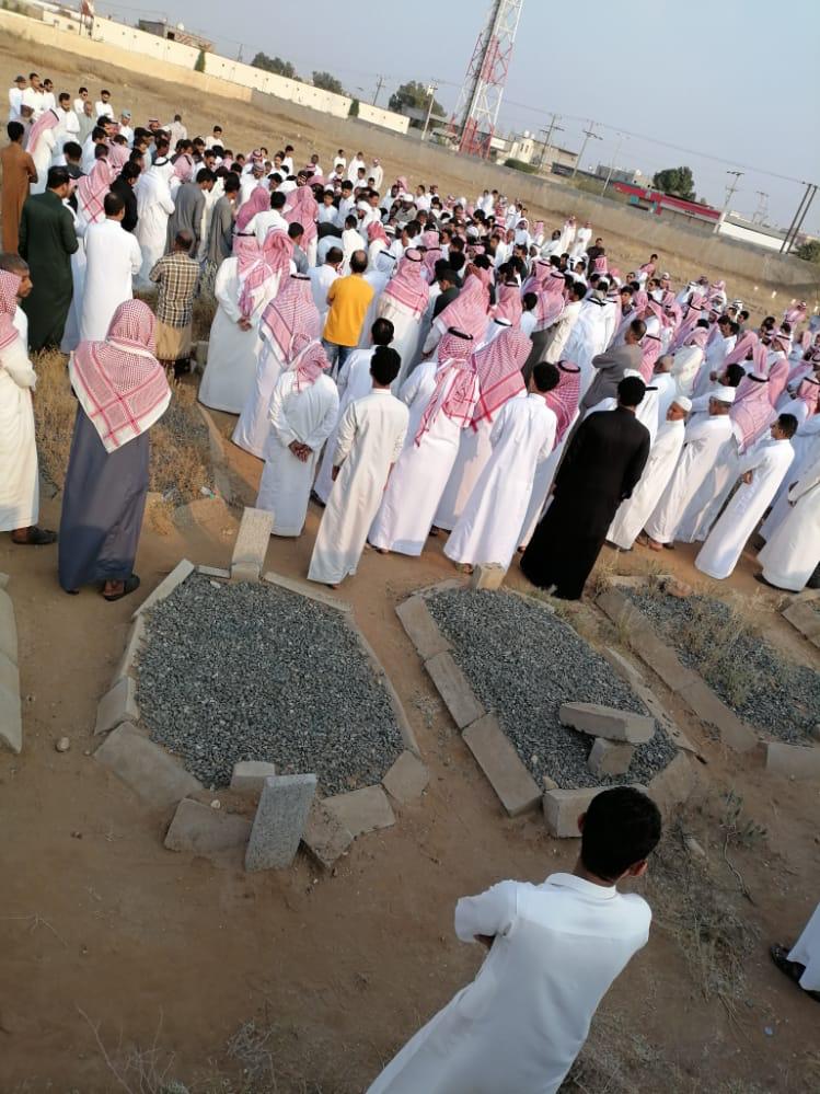 جموع غفيرة تشيع العم مشاري آل خيرات  