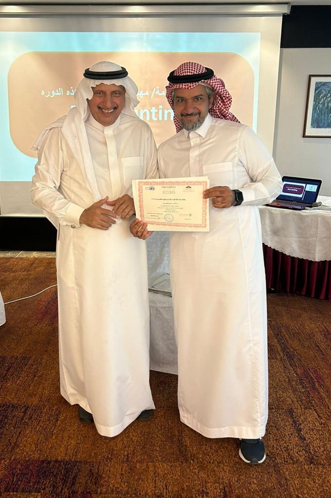 " م. هتان حموده " يحصل على شهادة برنامج " قادة المستقبل FL"