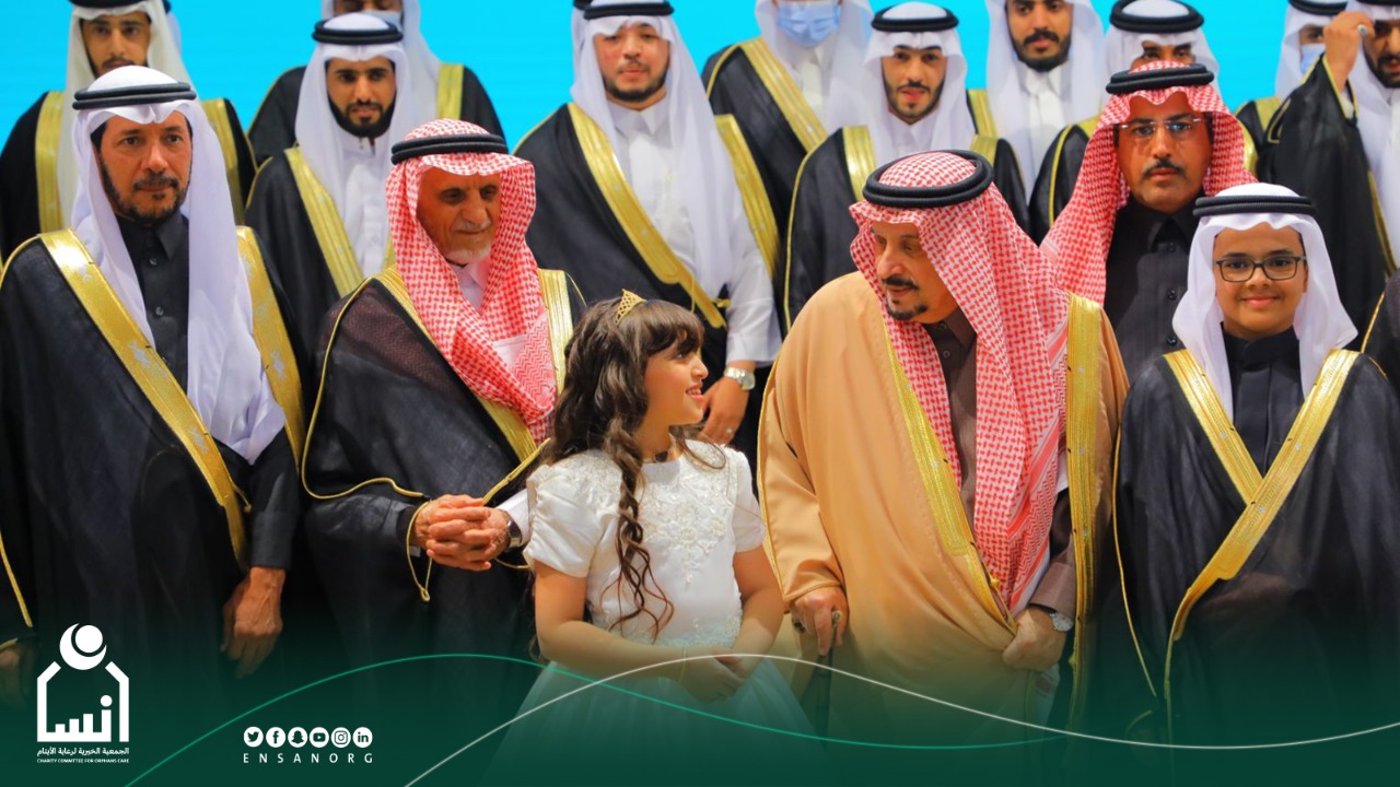 خلال رعايته حفل الزواج الجماعي بالجمعيةأمير الرياض يزف 100 من أبناء إنسان إلى عش الزوجية