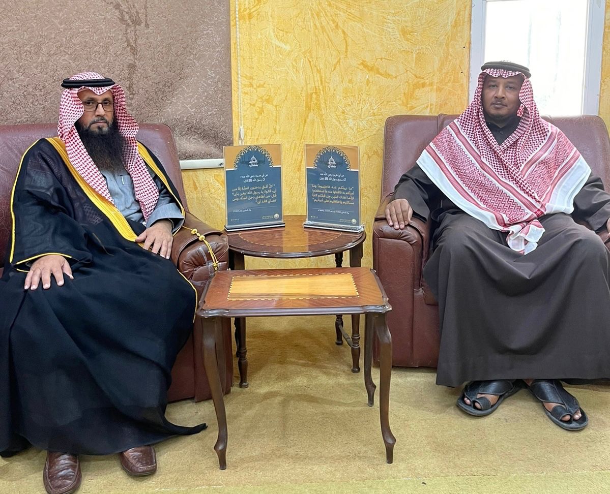 محافظ النعيرية وعدد من الجهات يطلقون فعاليات حملة " عليكم بسنتي "