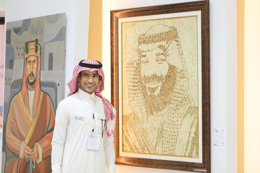 "حملي" ملك الريشه بالفن التشكيلي والخط العربي