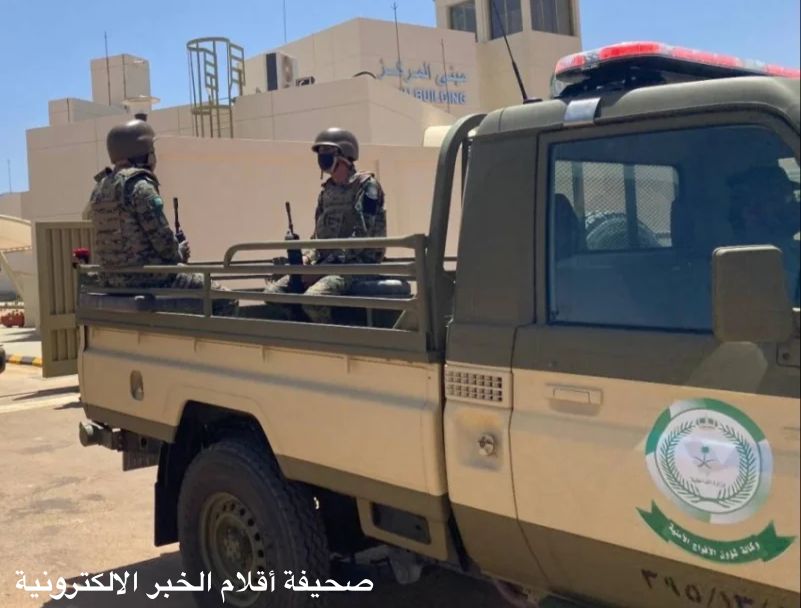 الأفواج الأمنية بمنطقة جازان تقبض على ثلاثة أشخاص بحوزتهم (57) كيلو جرامًا من نبات القات المخدر