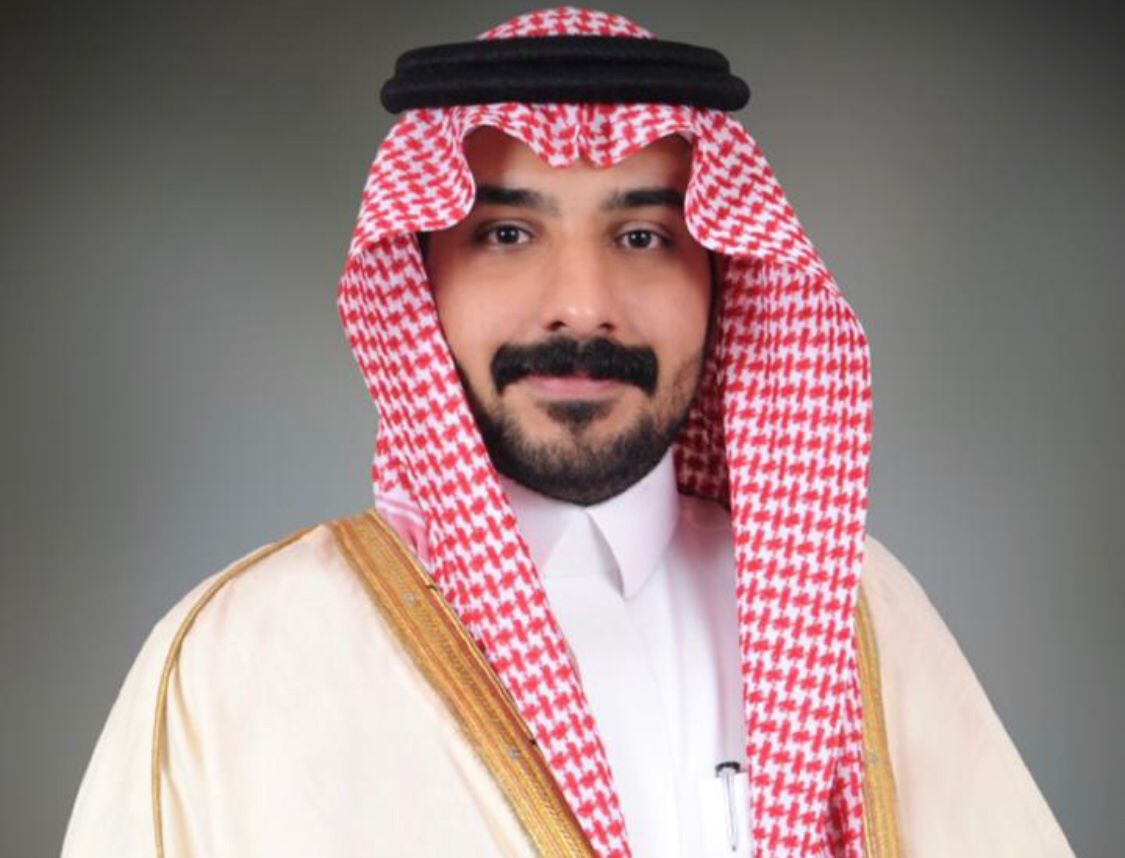 الربيعان يحصل على درجة البكالوريوس في العلاقات العامة بمرتبة الشرف