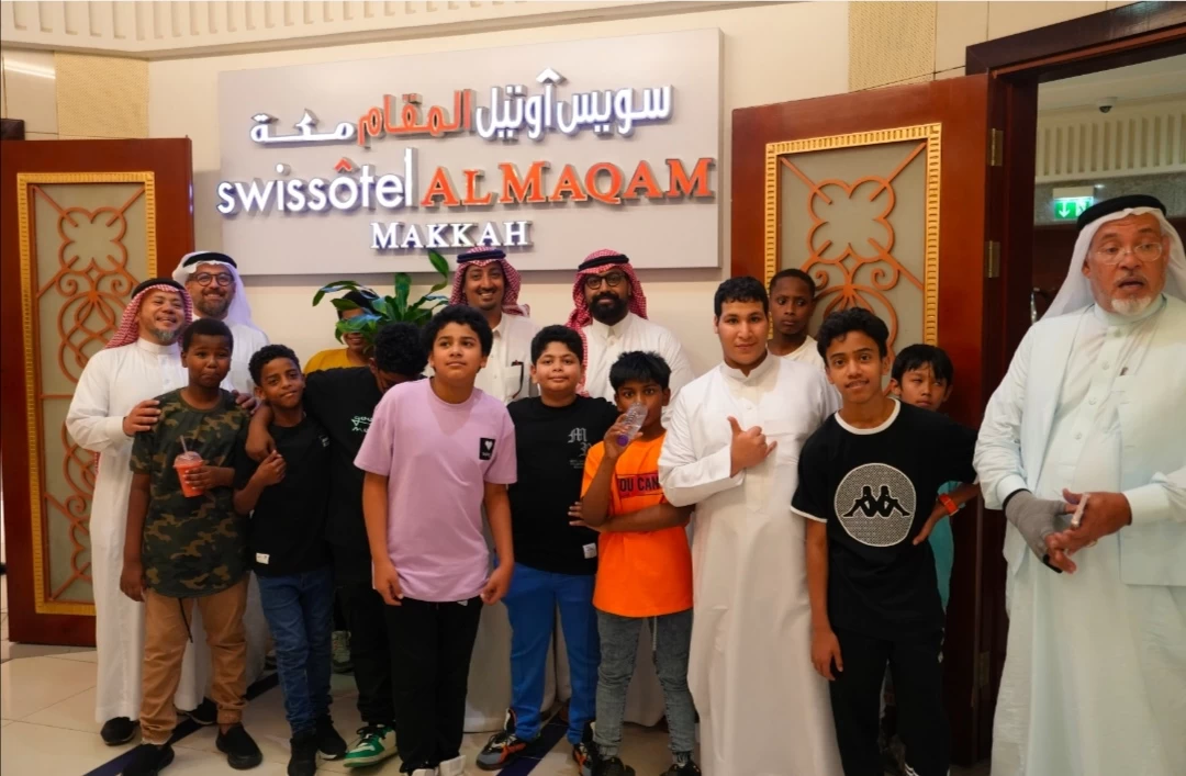 أيتام (البر) يودعون شهر رمضان بإفطار جماعي بـ(سويس أوتيل المقام) في برج الساعة بمكة المكرمة 