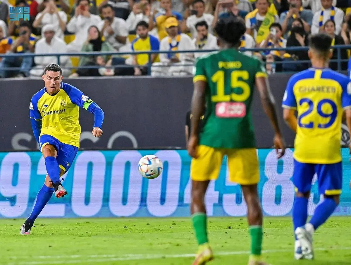 النصر يتعثَّر أمام الخليج.. والوحدة يتجاوز العدالة في الدوري السعودي