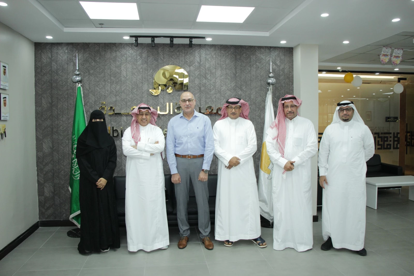 وفد من الجمعية السعودية للسكر يزور (بر جدة) ومركز هشام عطار للغسيل الكلوي