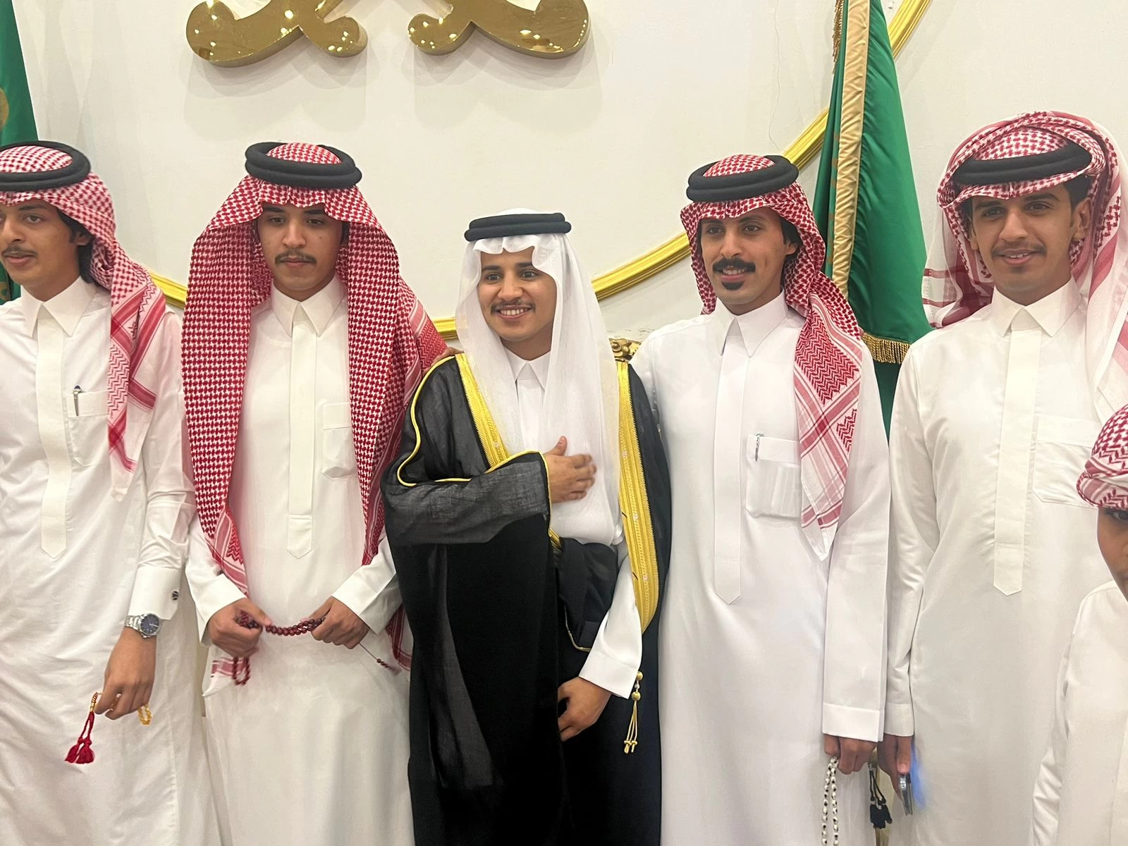 "العمور" يحتفون بنجلهم بمناسبة زواجه..