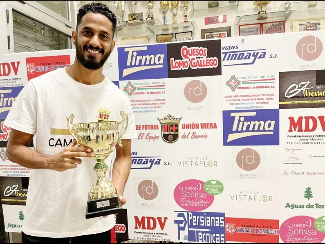 نادي خليجي كبير يفاوض المحترف السعودي بأسبانيا مصعب وصفي