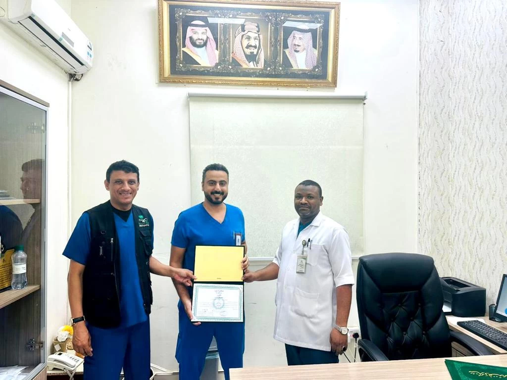 قيادة مجموعة لواءالملك عبدالله ال١٨تكرم اطباء الأسنان بمركز الرعاية الأولية بالحصمة