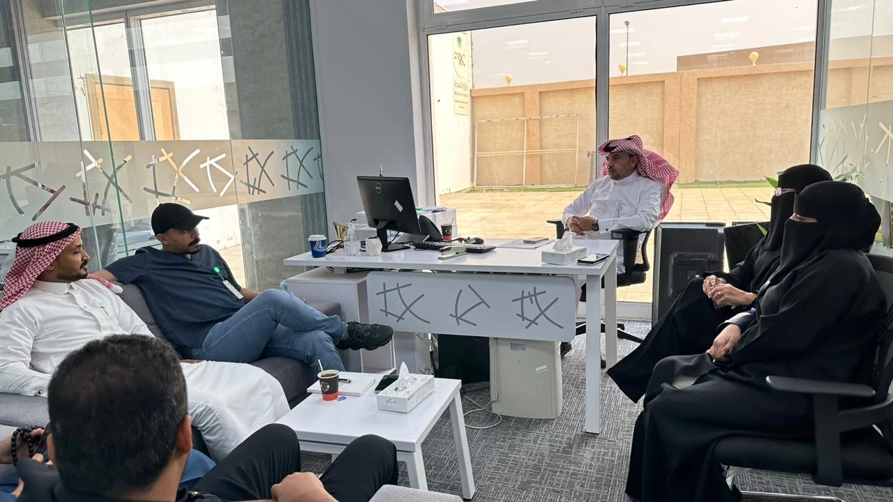 رئيس اللجنة الإعلامية والمدير التنفيذي لجمعية أضرار المخدرات يجتمعان بإدارة التواصل بصحة جازان 