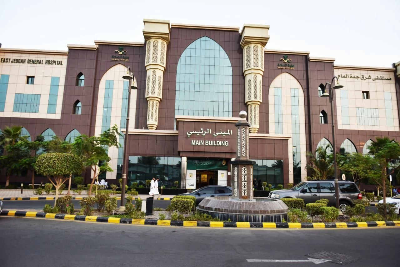 انقاذ يد مقيم تعرضت للقطع في الأعصاب والأوردة بآلة كهربائية .