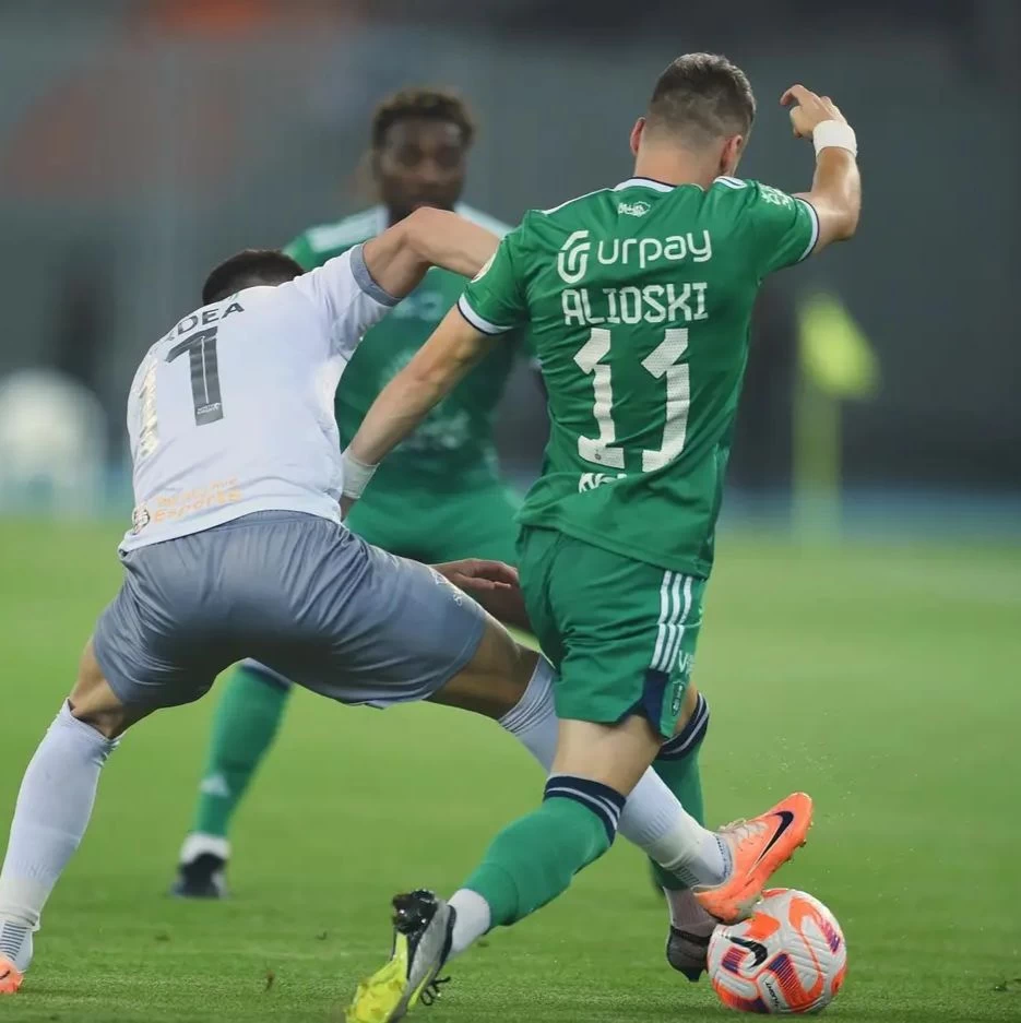 الأهلي يتغلب على ضيفه الطائي في ختام الجولة الرابعة من الدوري السعودي