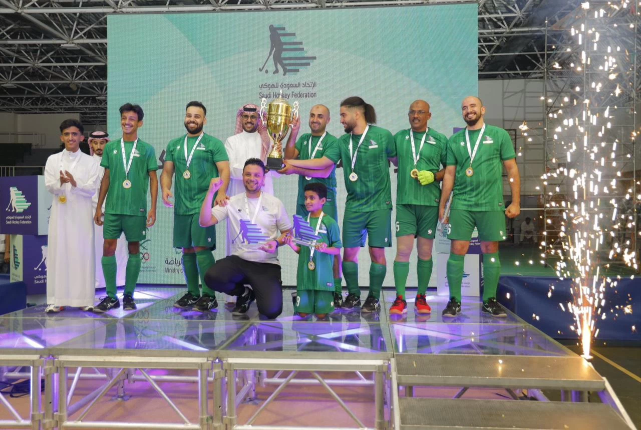 توج فريق نجوم الرياض وفريق صقور نجد بكأس الهوكي