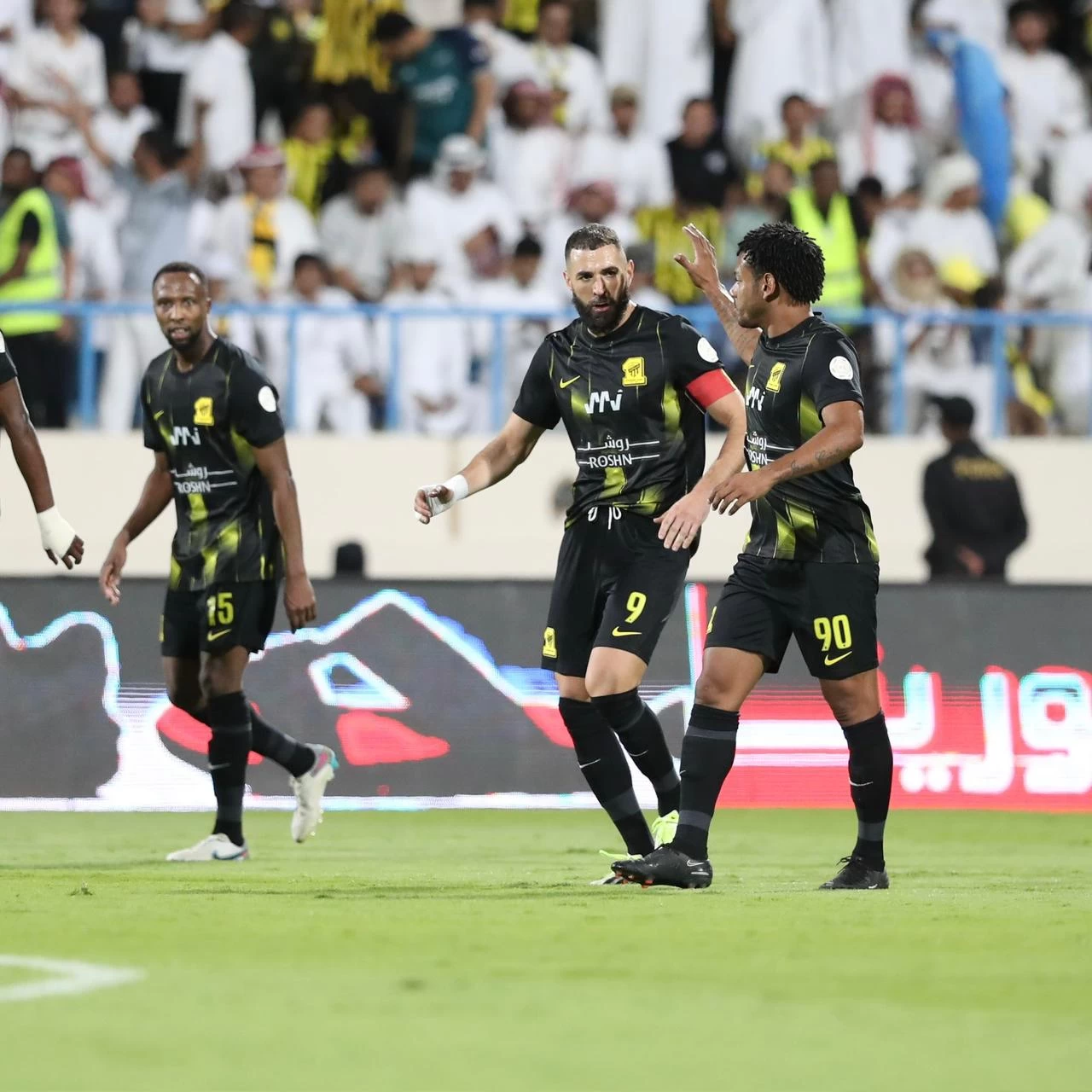 الاتحاد ينتصر على الأخدود ويتصدر جدول الترتيب مؤقتاً.