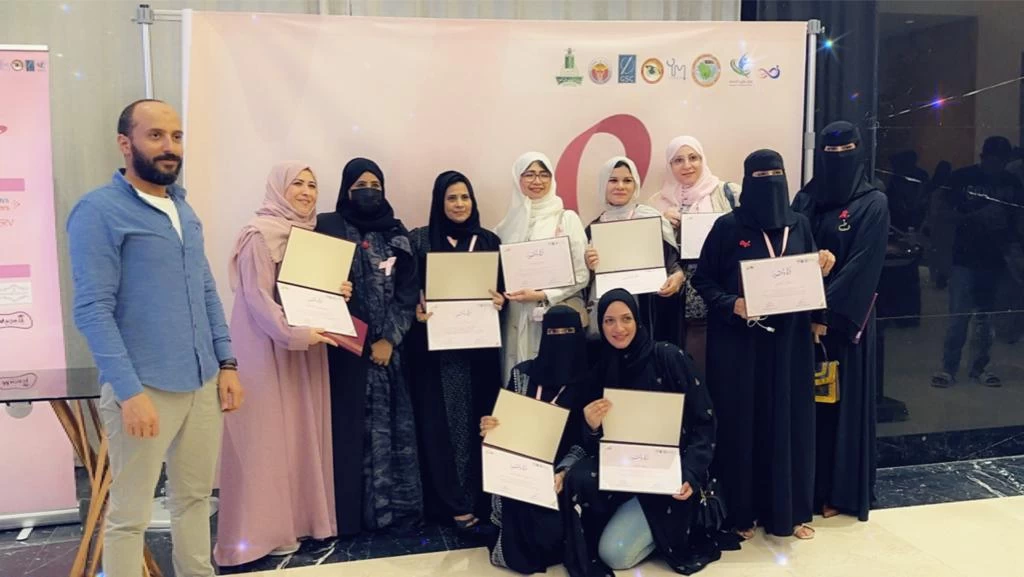معرض جاليري مداد فن يبهر زوار مبادرة "نحن معاك"، للتوعية بسرطان الثدي