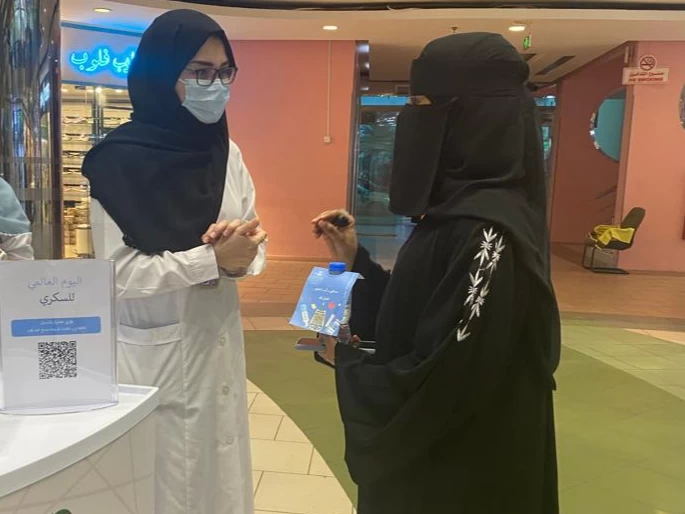 مجمع الملك عبدالله الطبي بجدة يُنفذ حملات ميدانية ومعرضاً للتوعية بداء السكري