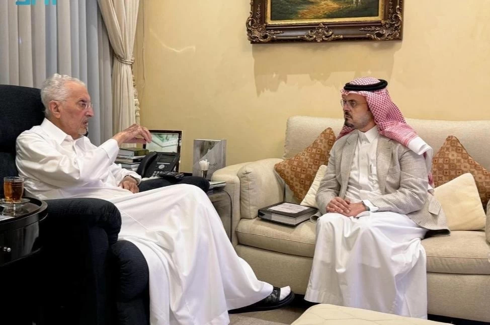 نائب أمير منطقة مكة المكرمة يزور مستشار خادم الحرمين الشريفين 