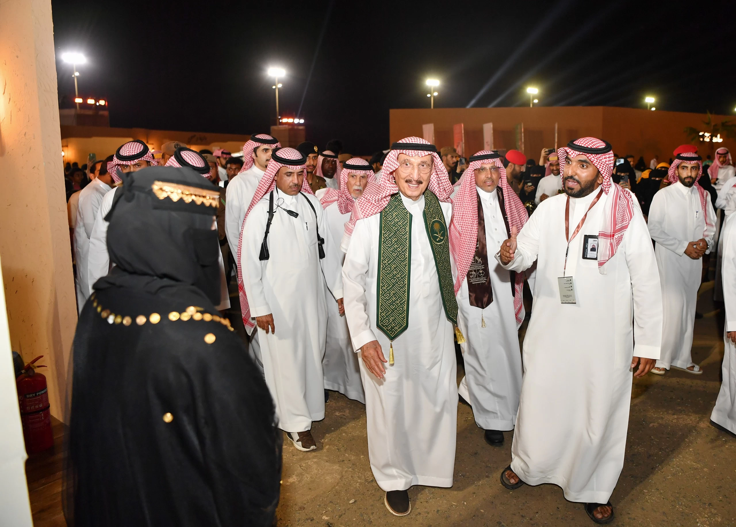 أمير منطقة جازان يزور فعالية "قرية التأسيس"