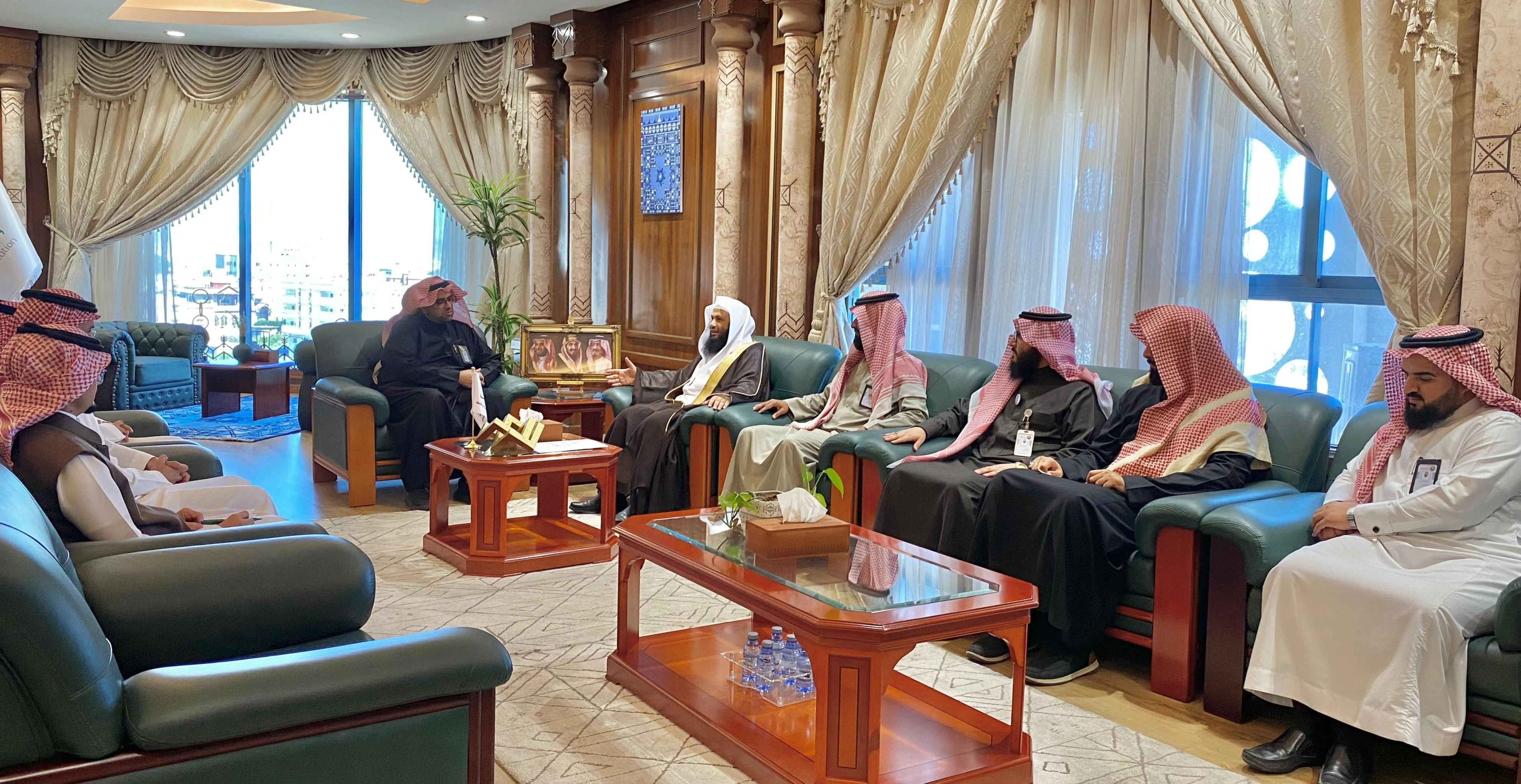 مدير عام فرع هيئة الأمر بالمعروف بمنطقة عسير يزور مدير عام تعليم المنطقة