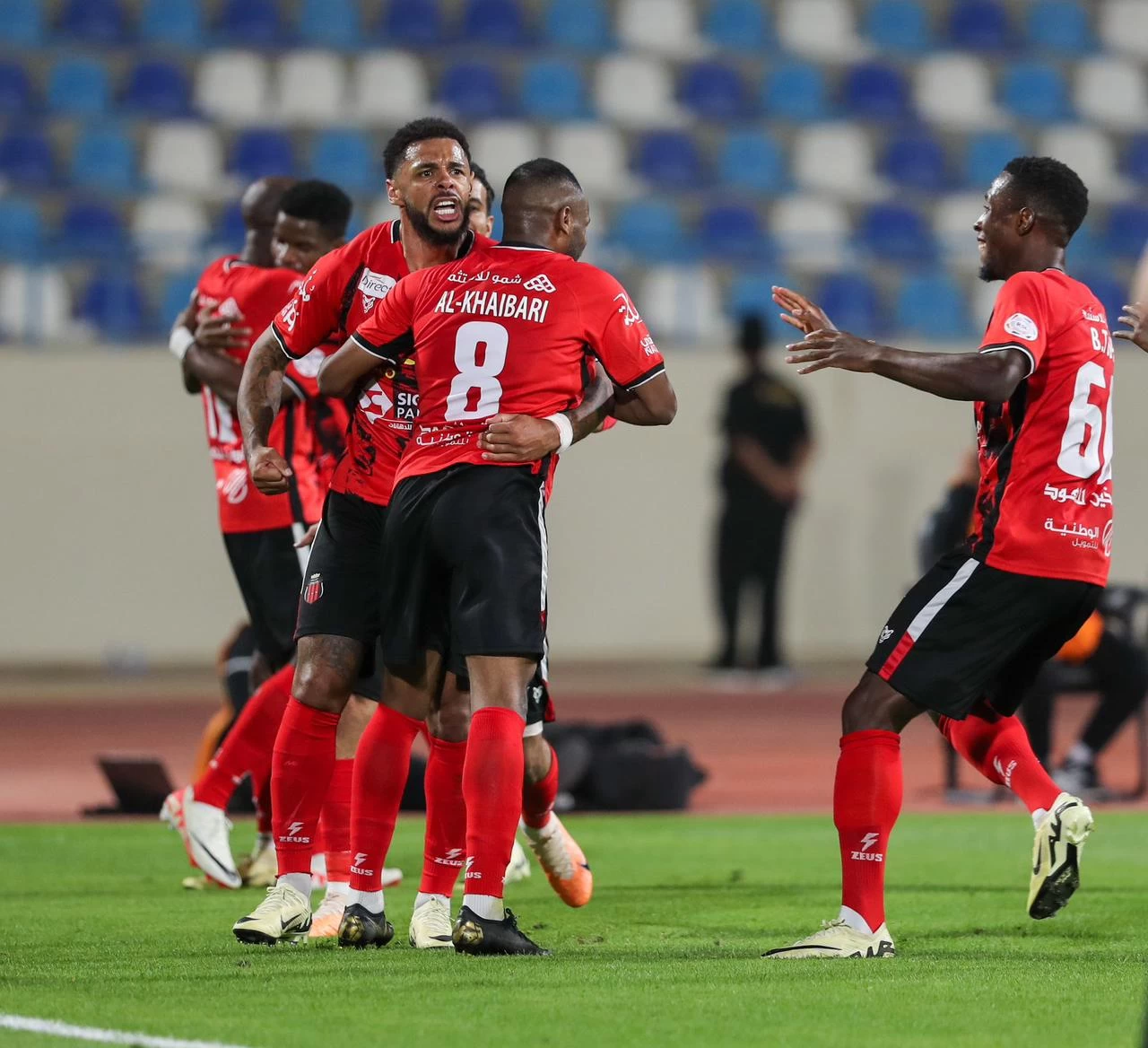 الرياض يكسب نقاط الأخدود.