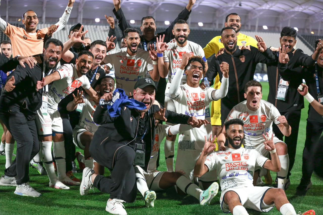 الفيحاء يهزم الشباب بثلاثية.