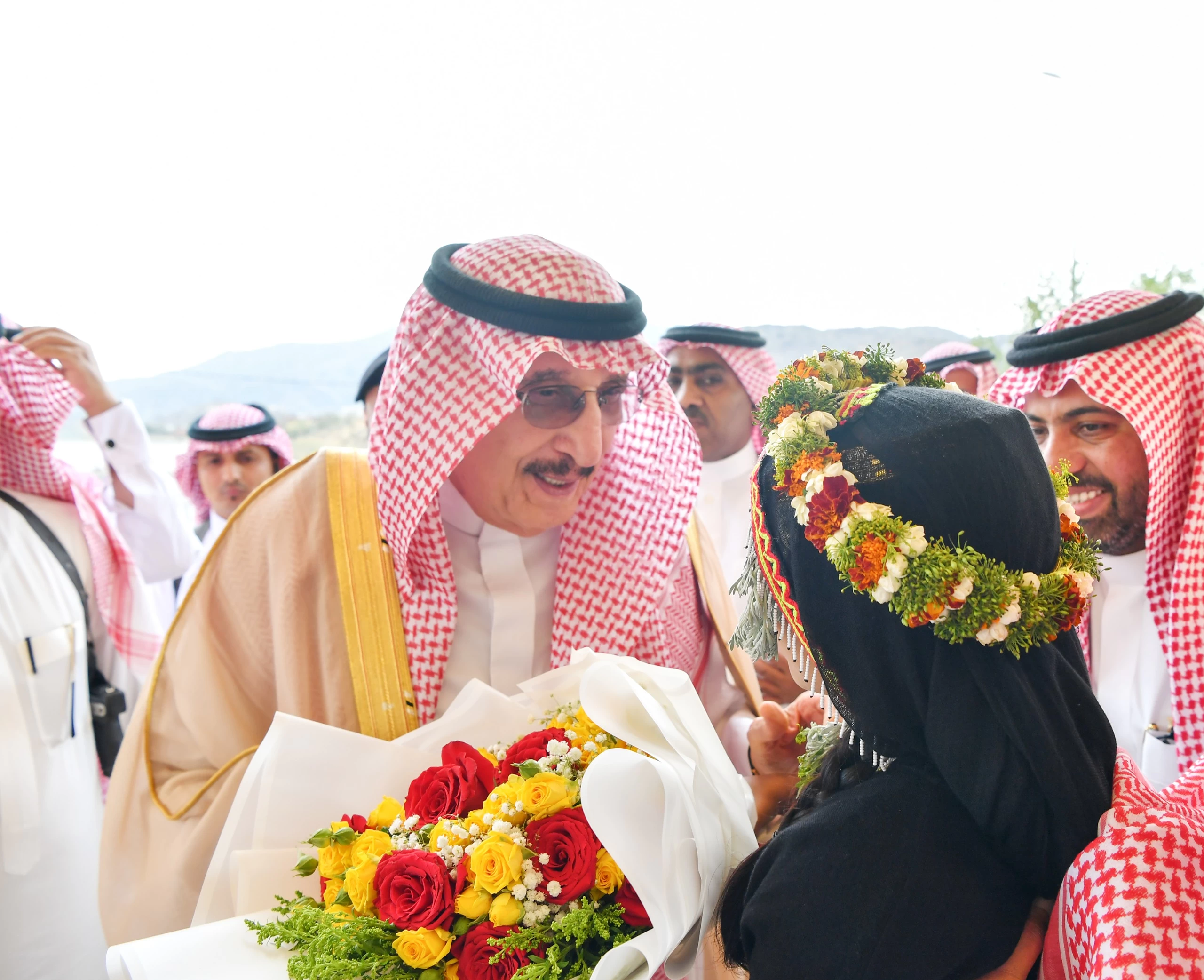 أمير منطقة جازان يزور عدداً من مشايخ محافظة هروب