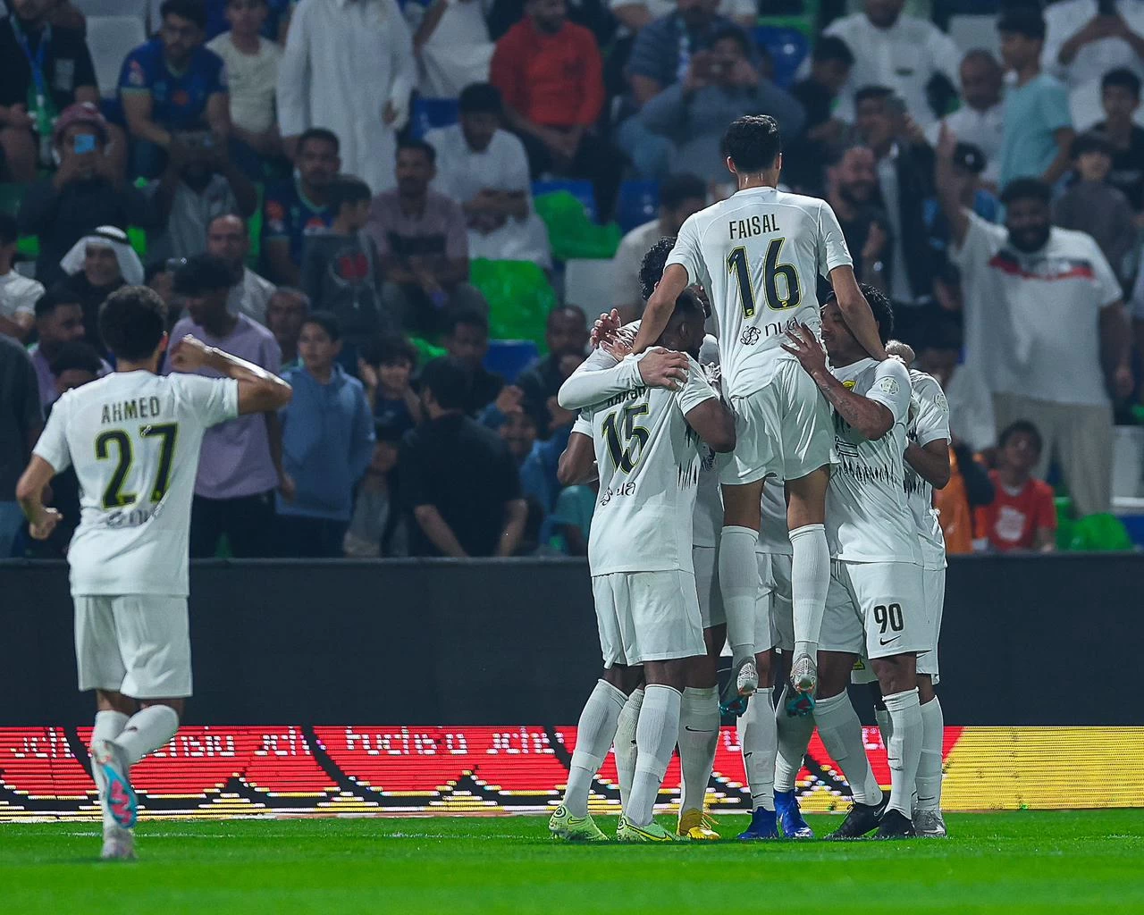 الاتحاد يضرب شباك الفتح برباعية.