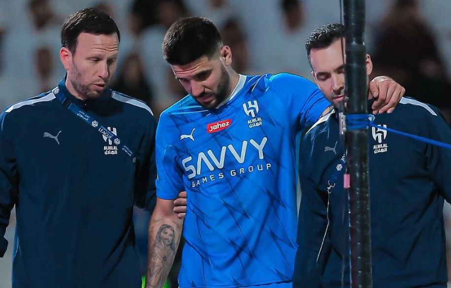 إصابة ميتروفيتش تقلق الهلاليين