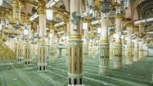 تعقيم الهواء داخل المسجد الحرام بالأشعة فوق البنفسجية وتنقيته( 9 ) مرات يوميًا