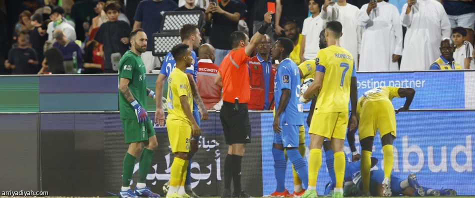بعد طرده أمام الهلال .. كرستيانو رونالدو يتلقى 12 بطاقة حمراء في مسيرته