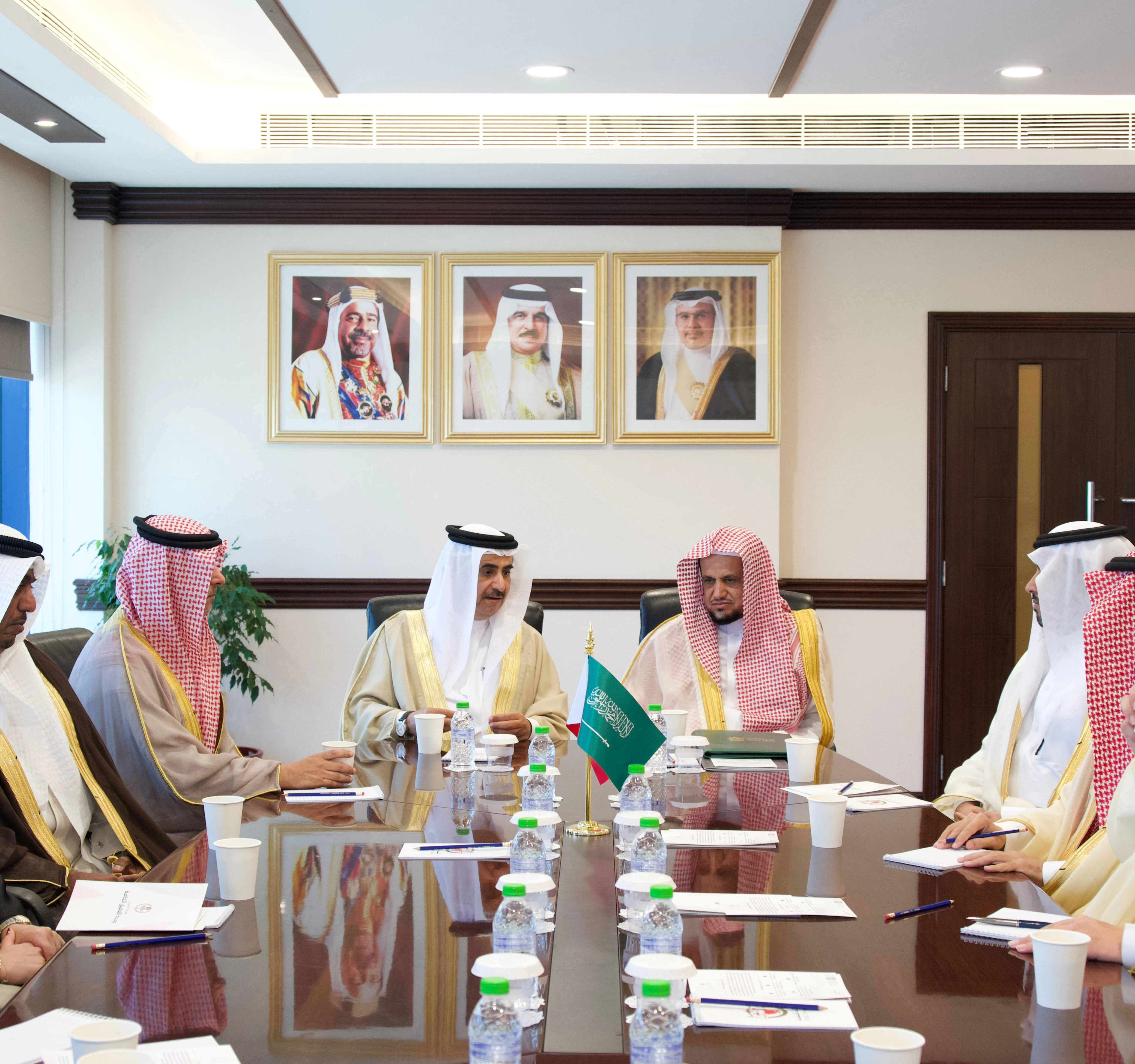 النائب العام يلتقي نظيره البحريني في المنامة