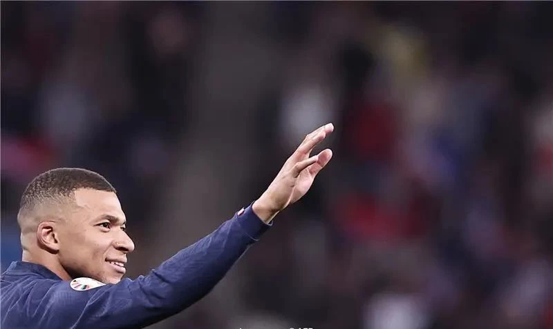 كليان مبابي يعلن الرحيل