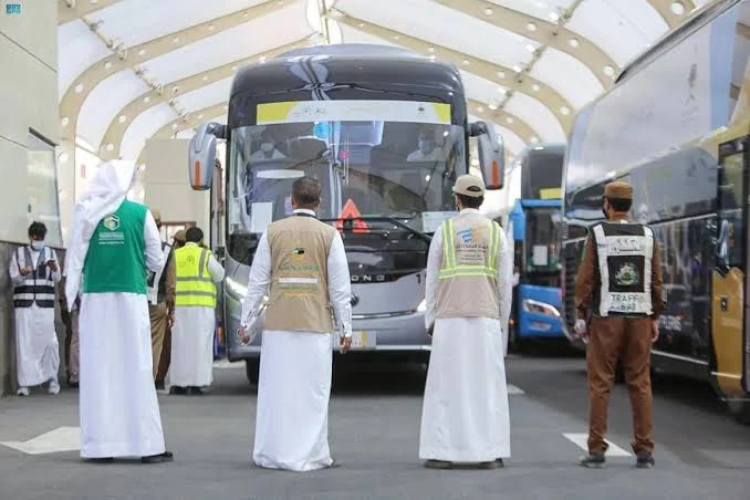 الهيئة العامة للنقل بالتعاون مع الجهات ذات العلاقة تخصص 11 مسارًا تردديًا لخدمة نقل الحجاج بالحافلات بين مشعر منى والمسجد الحرام خلال أيام التشريق في موسم الحج 1445هـ