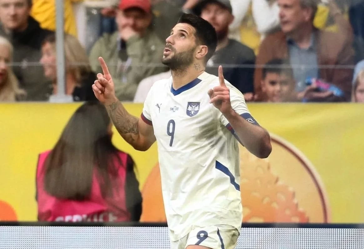 ثنائي الهلال يقود صربيا لهزيمة السويد بثلاثية
