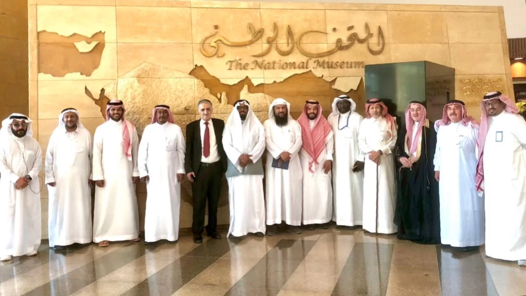 شخصيات محبة للمتاحف تزور المتحف الوطني