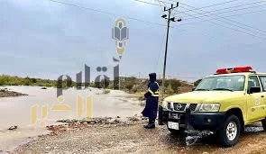 "الدفاع المدني" يدعو إلى الابتعاد عن أماكن تجمُّع السيول نظرًا لاستمرار هطول الأمطار على بعض مناطق المملكة