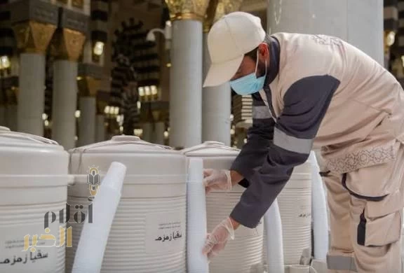 (183) طنًا من مياه زمزم لسقيا المصلين بالمسجد النبوي اليوم الجمعة