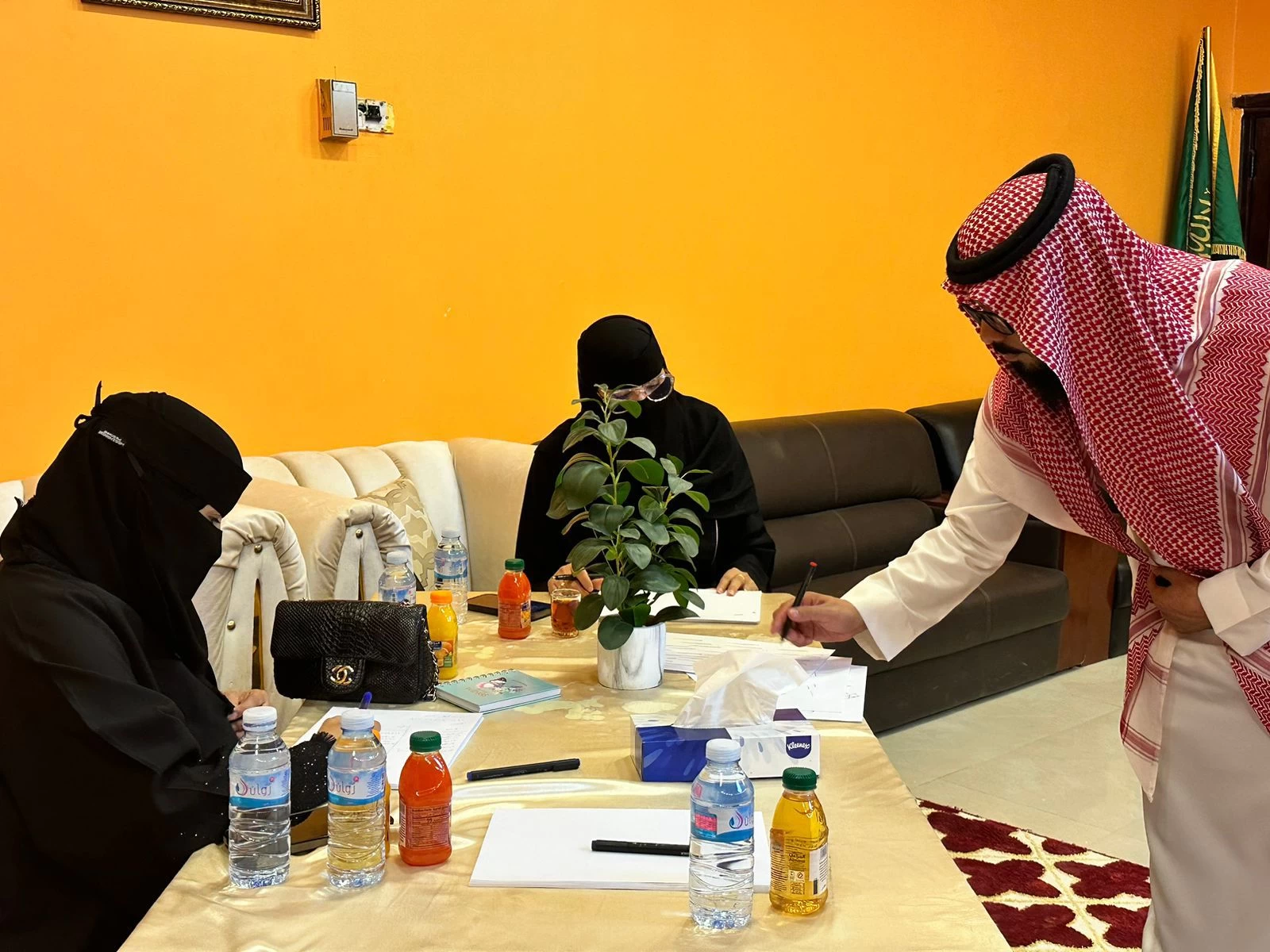 جمعية الثقافة والفنون بالحدود الشمالية تنظم ورشة عمل في الخط العربي