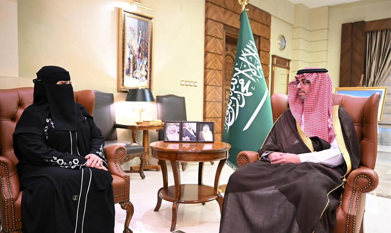 الأمير سعود بن جلوي يستقبل مدير عام تَّعليم جدة