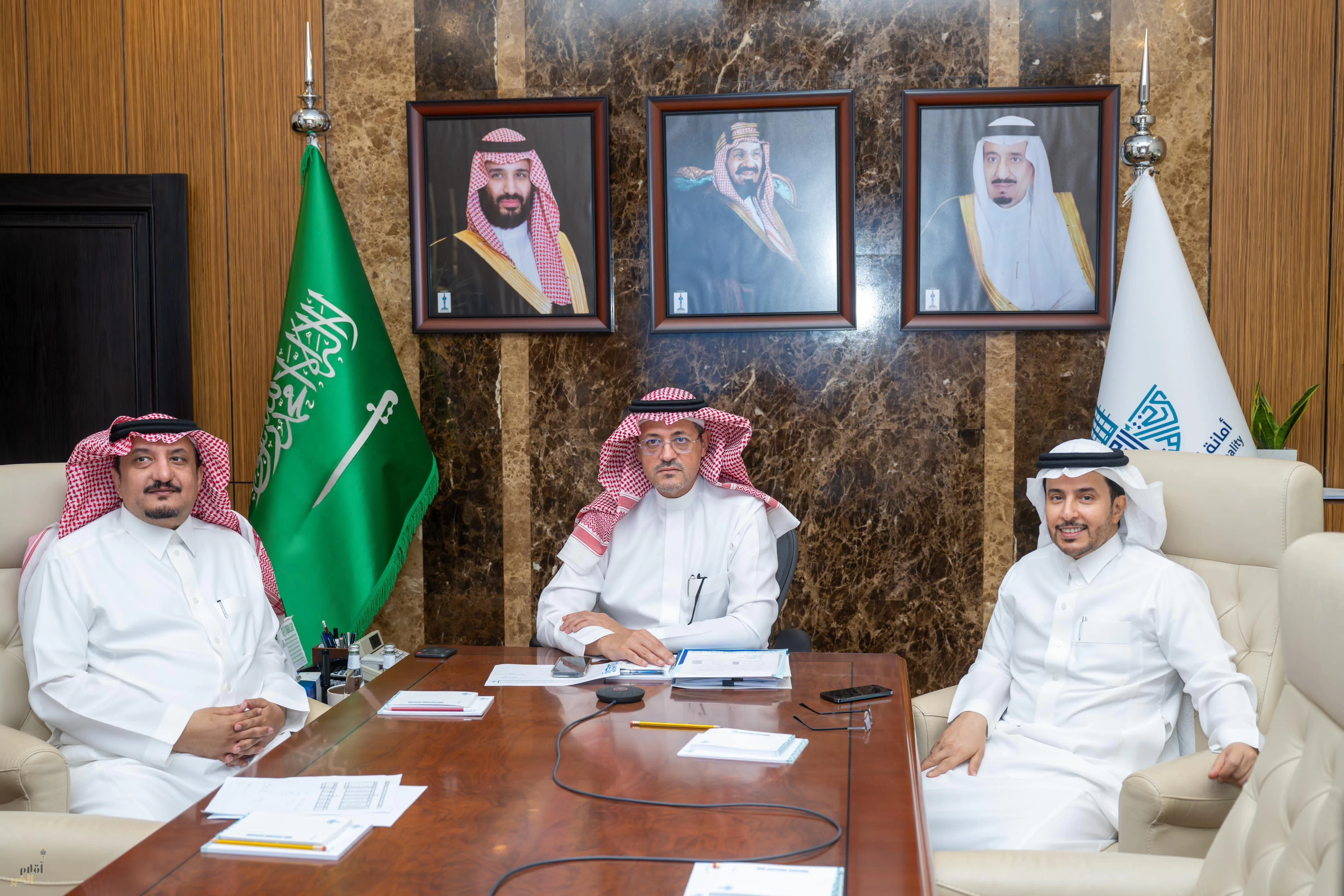 أمين الشرقية بالإنابة يرأس الاجتماع الأسبوعي لخطة وبرنامج تحسين المشهد الحضري بالمنطقة