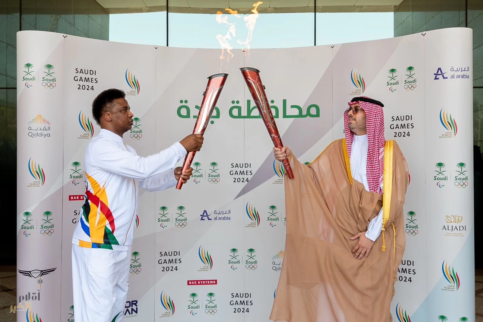 مُحَافظَ جدة يتسلَّم شُعلة دورة الألعاب السعوديّة 2024