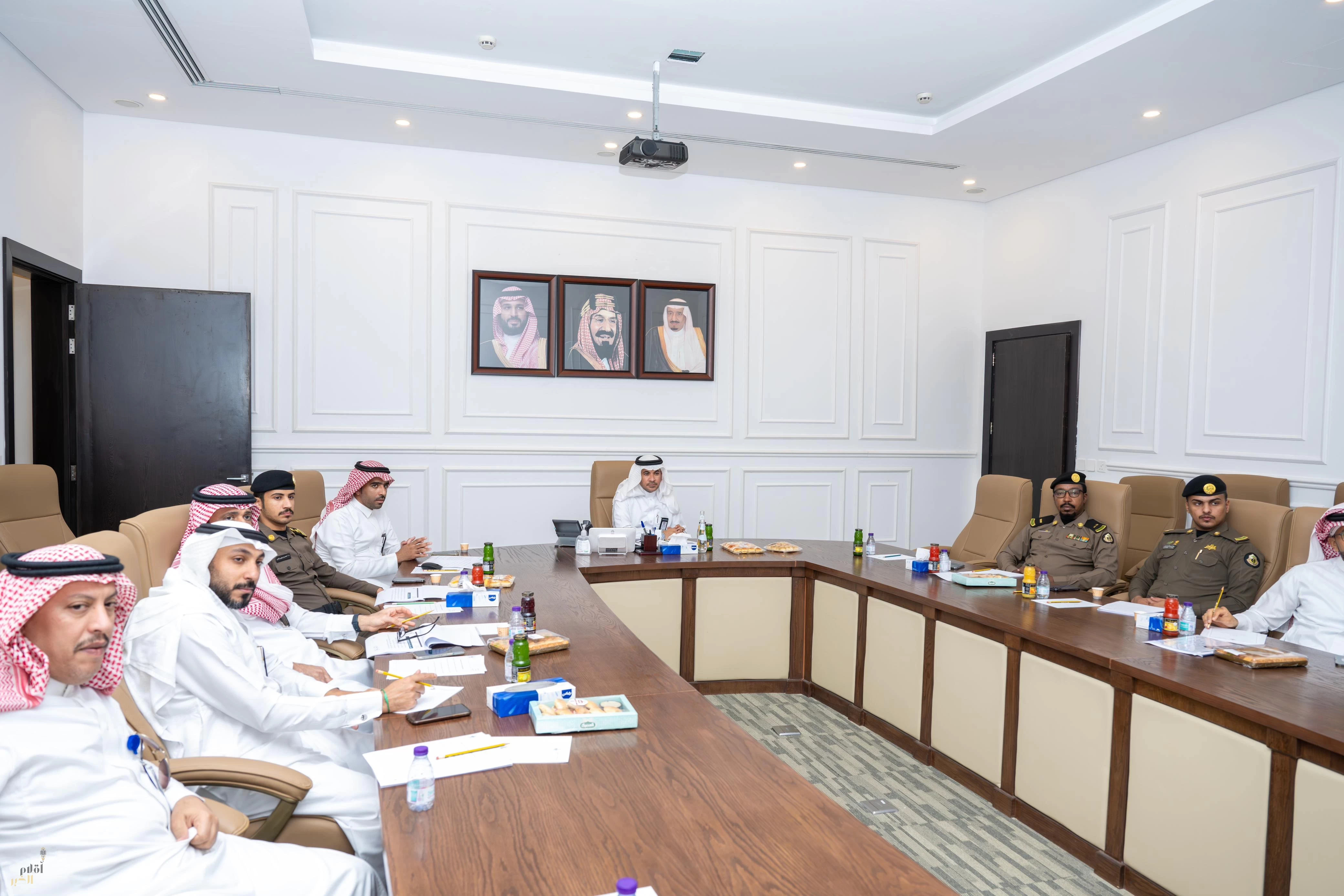 أمانة الشرقية تناقش إجراءات البدء في انتخابات رؤساء الحرف و المهن