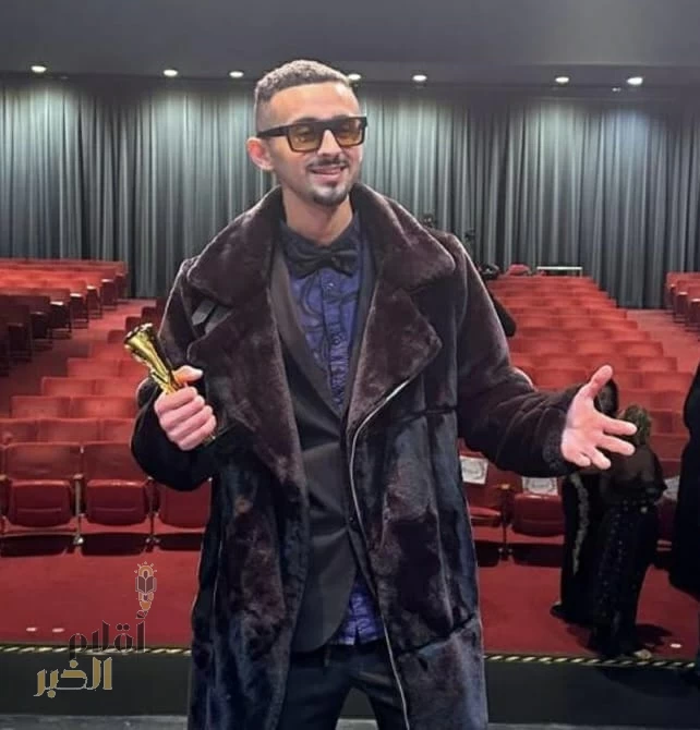 المخرج عبد العزيز سرحان يفوز بجائزة أفضل مخرج سينمائي عن فيلمه “العود المكسور” في نيويورك