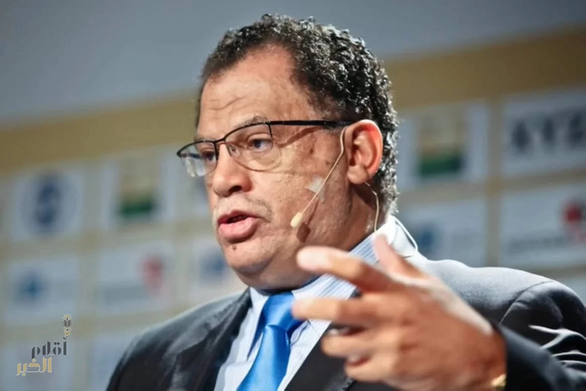 الشرطة تعتقل رئيس اتحاد الكرة في جنوب أفريقيا بتهمة الفساد