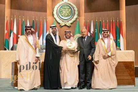 ضمن حفل جائزة التميز الحكومي العربي وزارة الموارد البشريّة والتنميّة الاجتماعيّة أفضل وزارة عربيّة لعام 2024م 