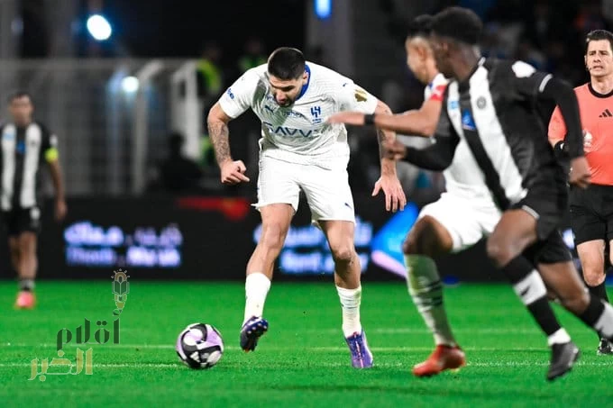 الهلال يقلب الطاولة على الشباب ويواصل مطاردة الاتحاد