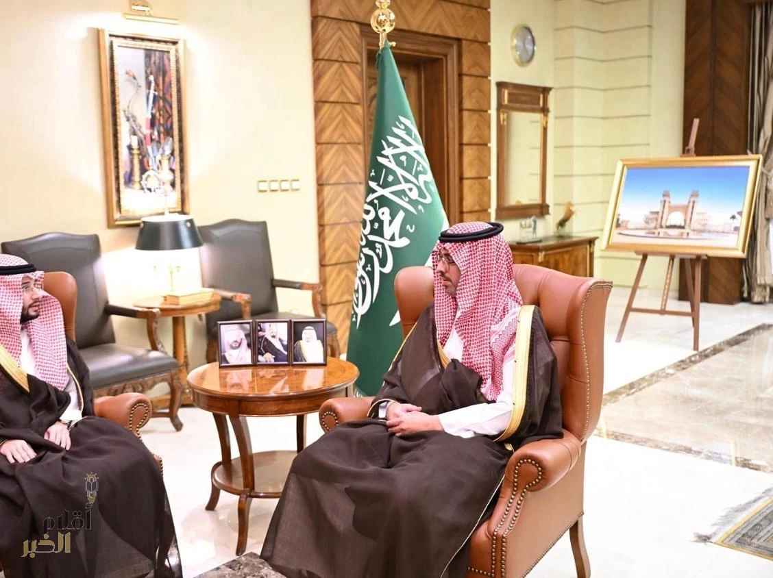 مُحَافِظ جدة يستقبل الأمين العام لوقف الملك عبد العزيز للعين العزيزيّة 